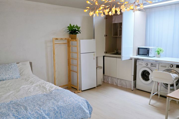 Studio apartment near Yongsan Station 0th image