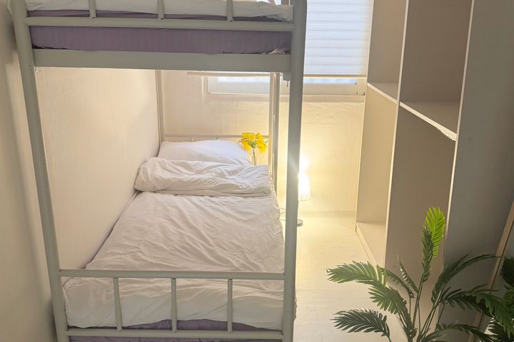 Cozy two-room apartment near Sinseol-dong Sta 8th image