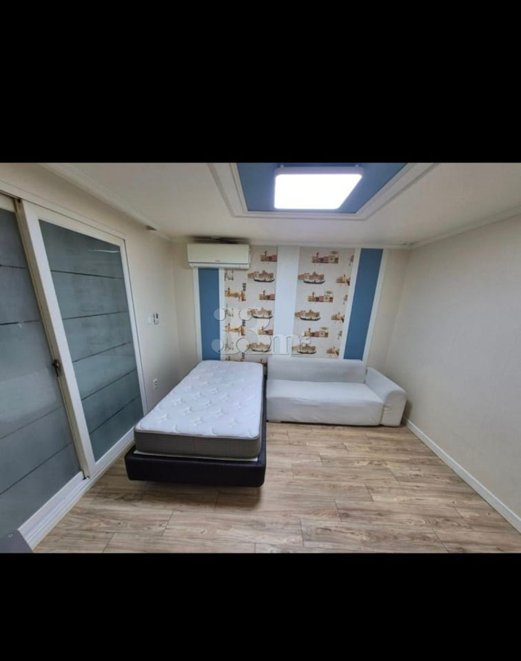 Clean accommodation with convenient transport 1th image