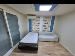 Clean accommodation with convenient transport 1th image