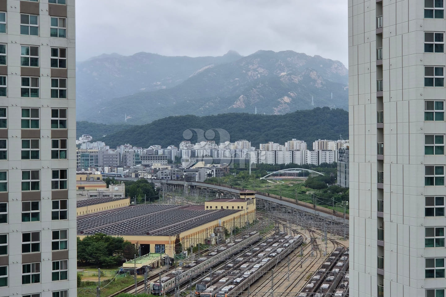 Starfield Jichuk with a view of Bukhansan Mou 3th image