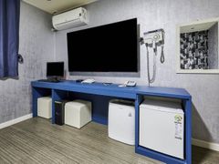 A clean twin-bed accommodation 10th image