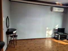 Room 304 7th image