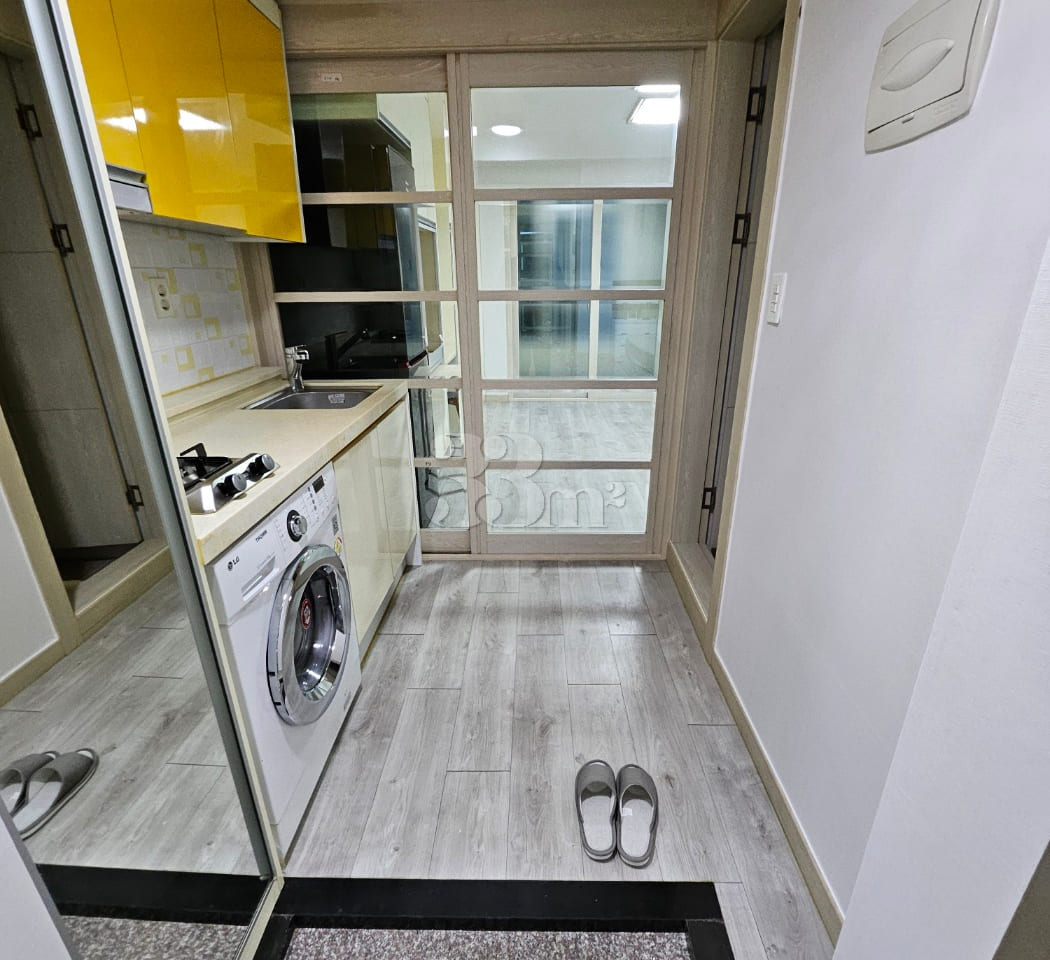 1-minute walk from Junggu Office Station, stu 3th image