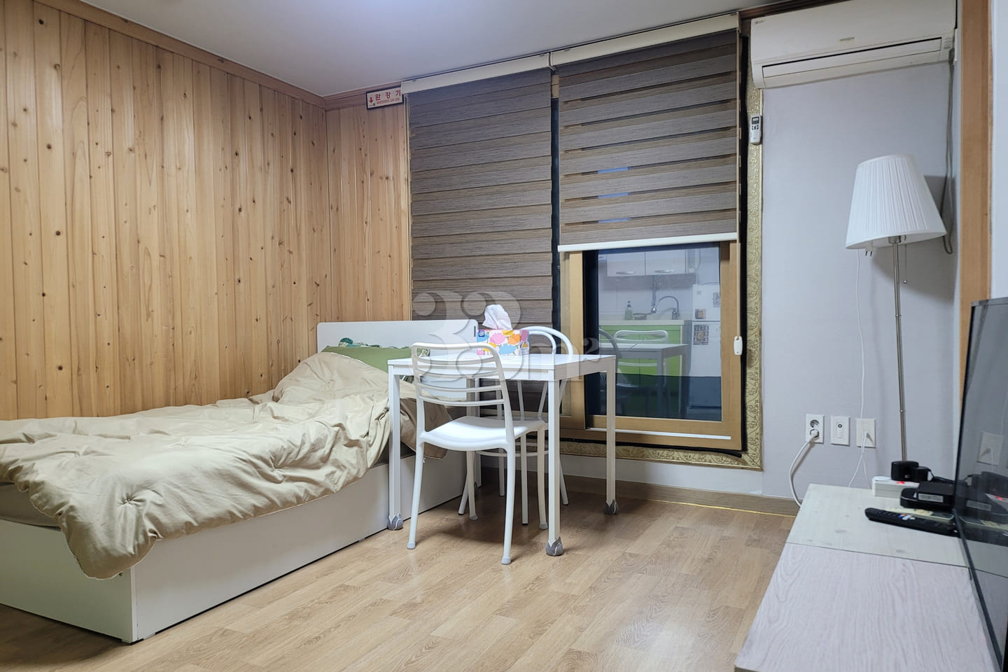 Fully furnished studio apartment on the 4th f 0th image