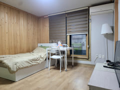 Fully furnished studio apartment on the 4th f 0th image