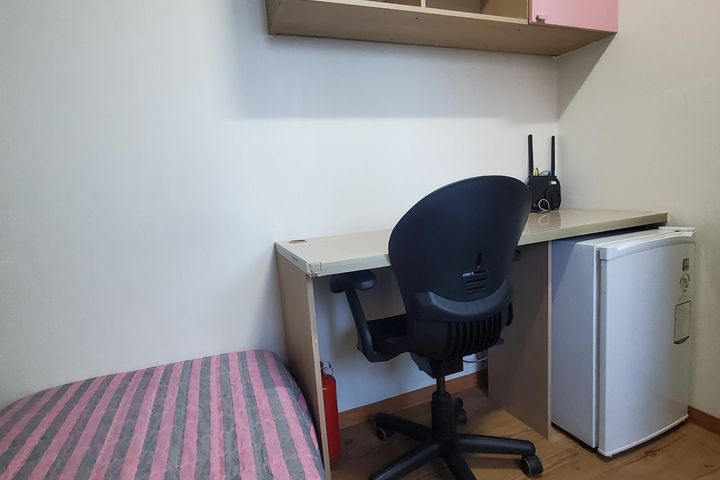 Fully furnished, women-only accommodation nea 0th image