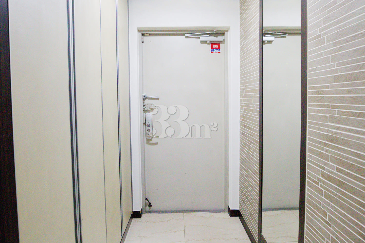 Luxurious three-bedroom, fully furnished 7th image