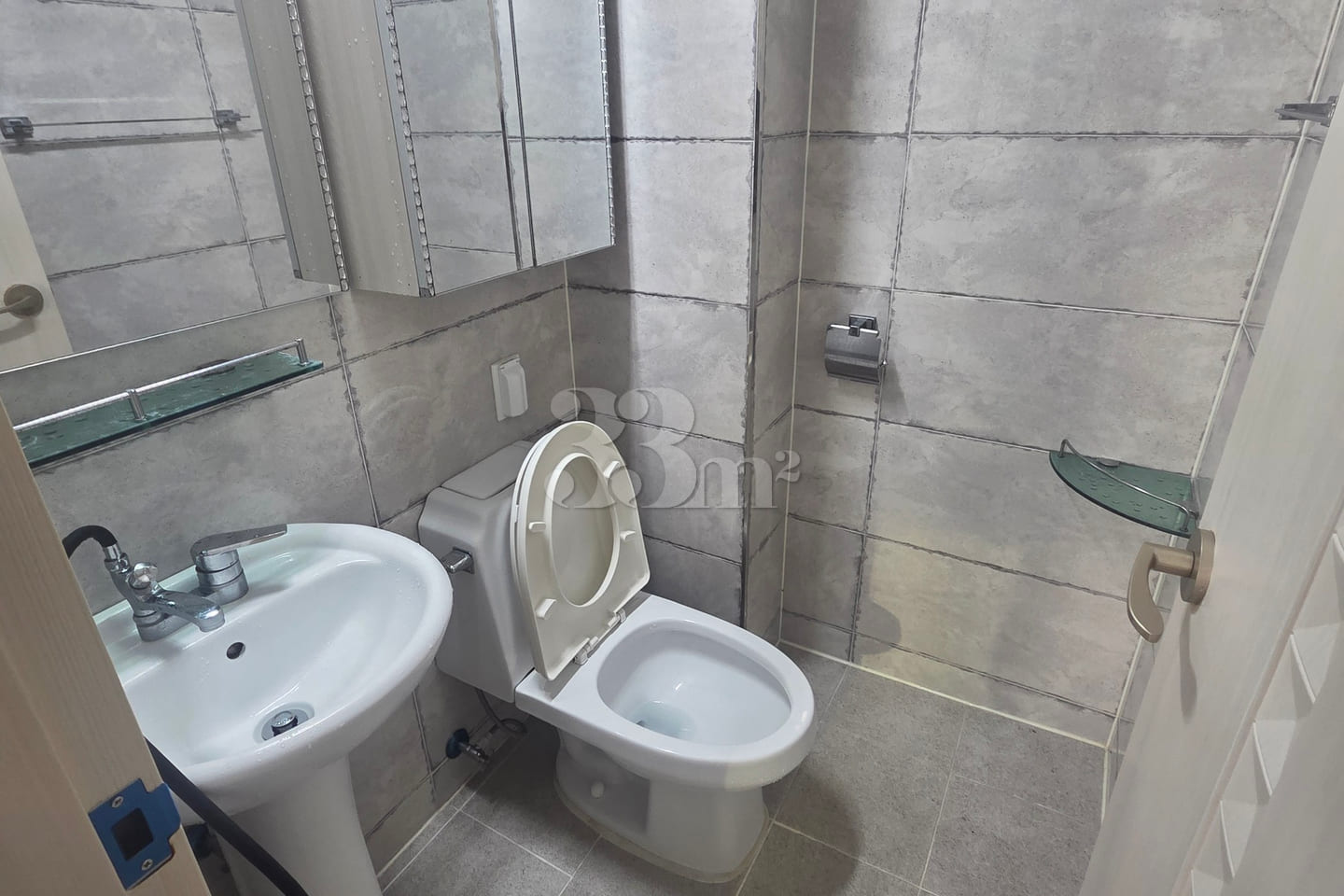 Clean, fully furnished 1.5-room unit 4th image