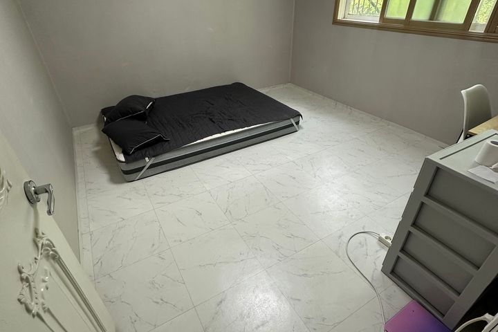A charming accommodation tucked away in an al 17th image