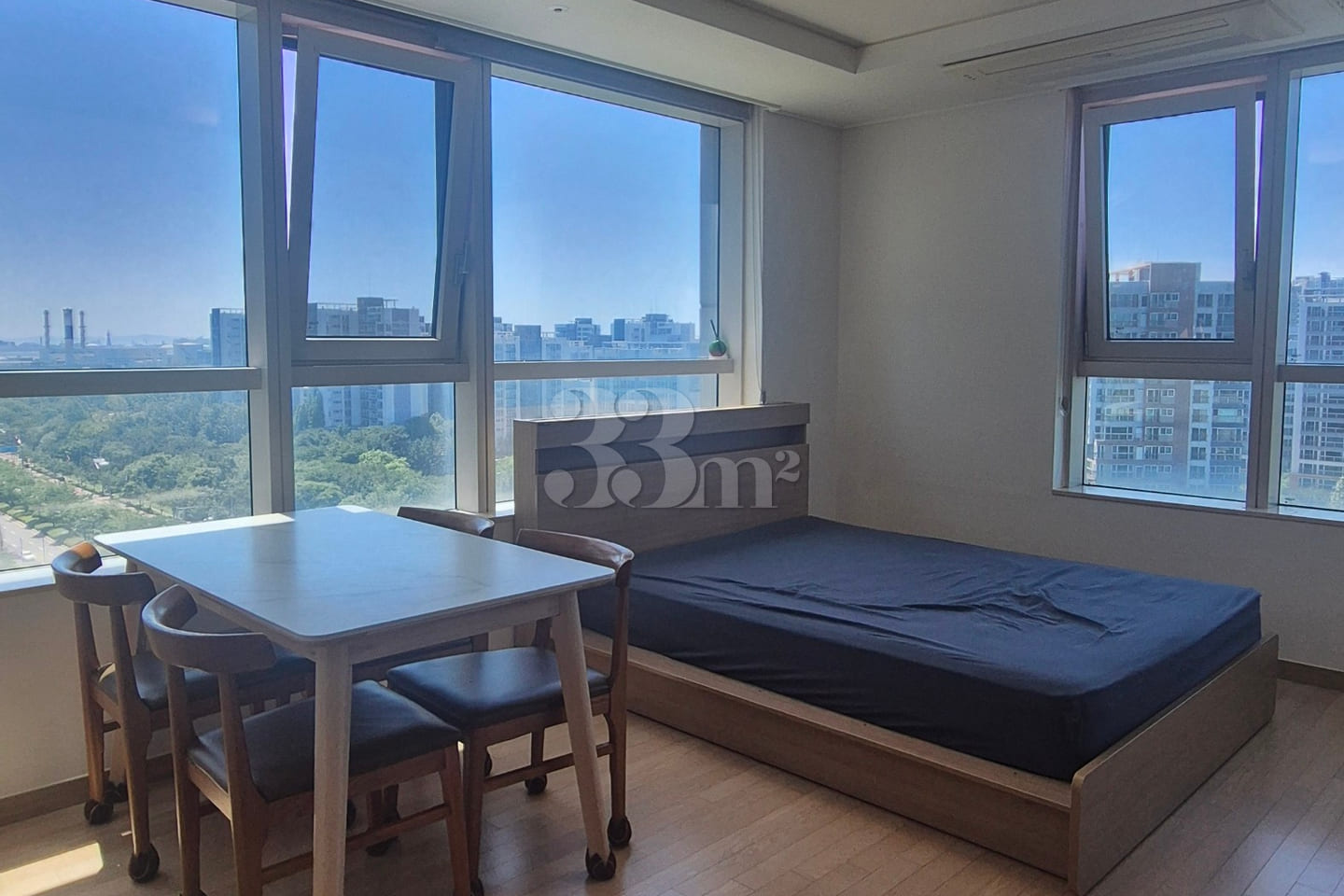 A month-long stay in a spacious house with an 3th image