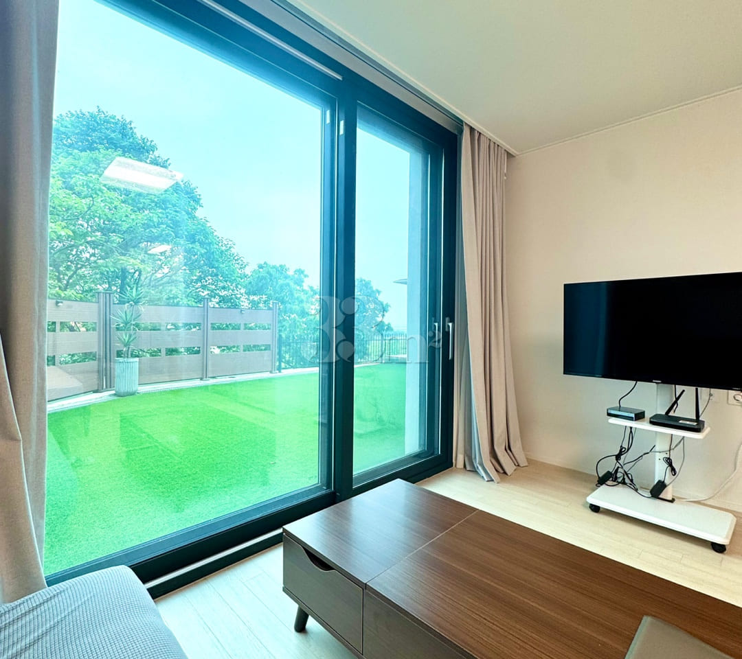 Short-term rental: Newly built, fully furnish 3th image