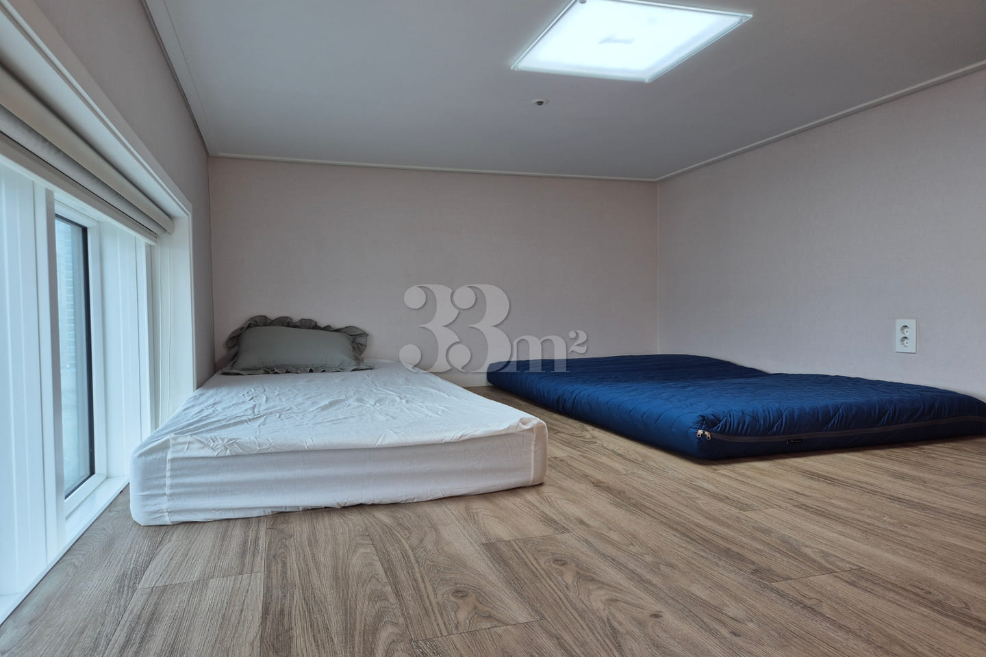 Double station, great view, two rooms, quiet 4th image