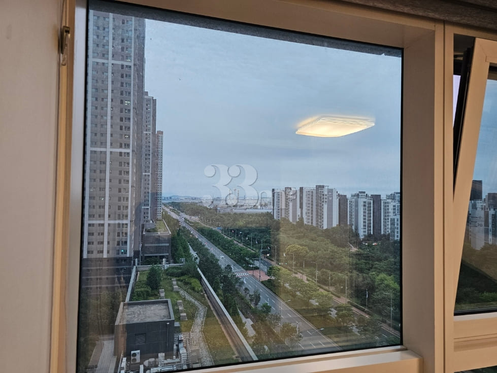 A month-long stay in a spacious house with an 0th image