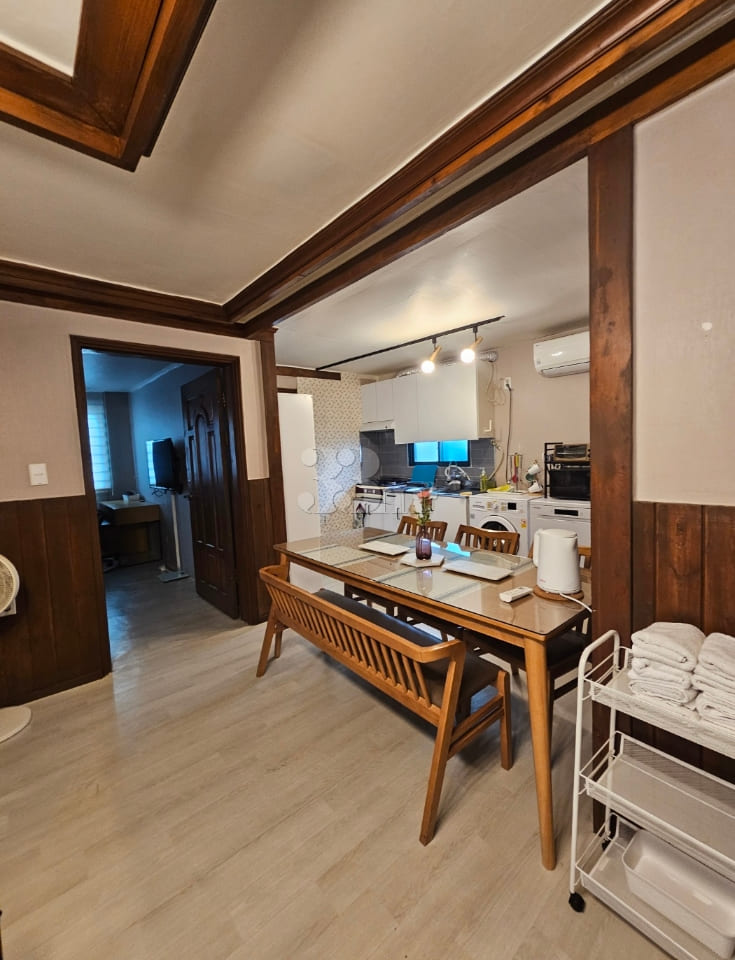 3-bedroom unit, 4th floor, 2-minute walk from 1th image