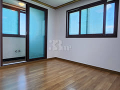 Spacious 3-bedroom, 2-bathroom unit near Yong 5th image