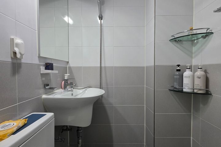 Spacious, Great-Value 2-Room Unit (Sleeps 3) 17th image