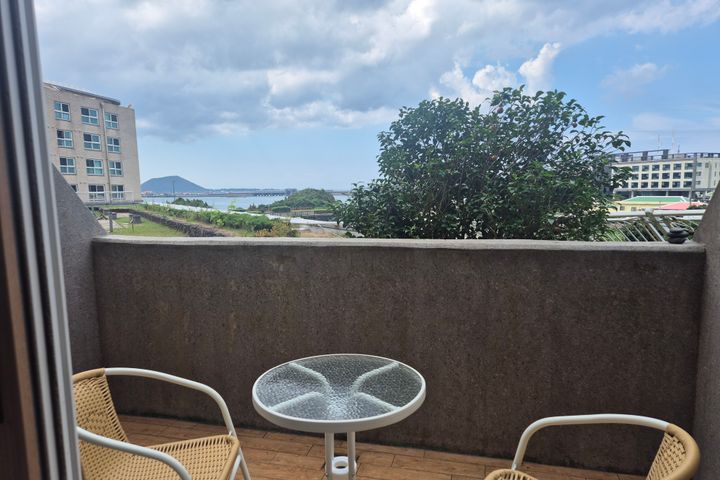 Cozy Ocean Terrace View 4th image