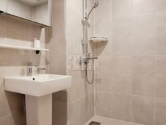 1 Queen Bed / 2 Single Beds / 18 pyeong (appr 15th image