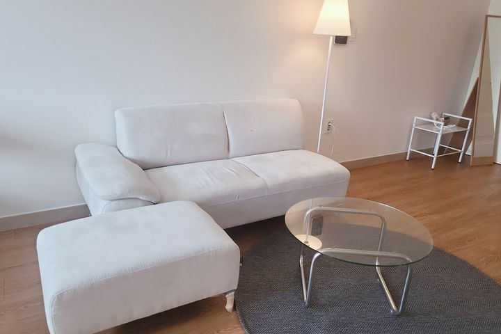 Spacious room, stylish room, close to the sta 3th image