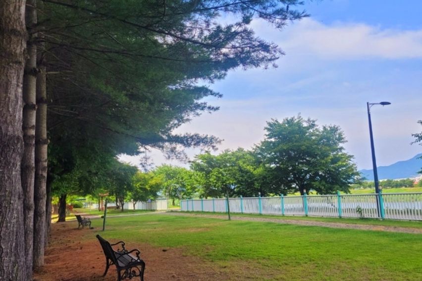 강이 보이는 조용한 곳