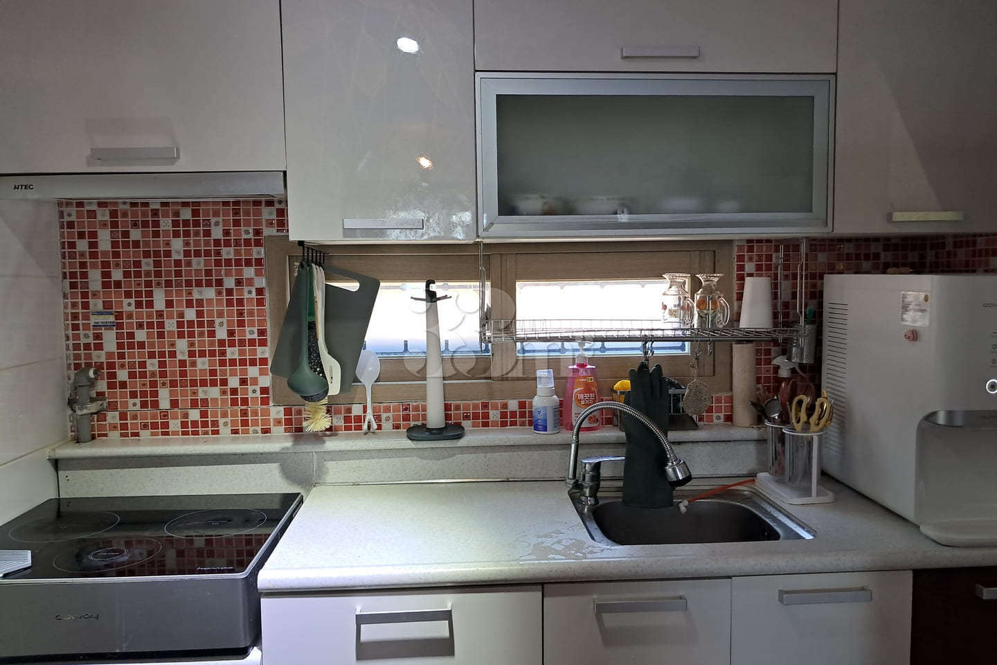Fully furnished, spacious studio-style unit 6th image