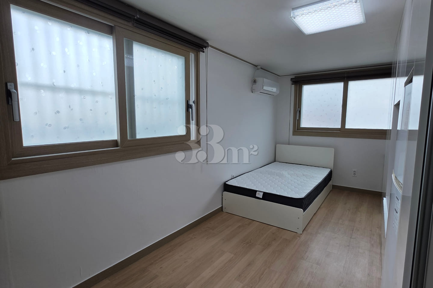 A clean, well-prepared room 3th image
