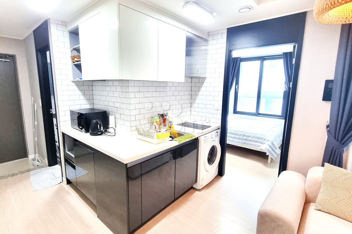 Fully furnished two-room rental in Haeundae 5th image