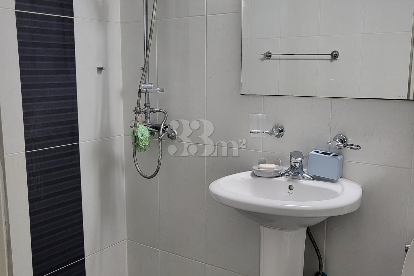 Spacious room, stylish room, close to the sta 13th image