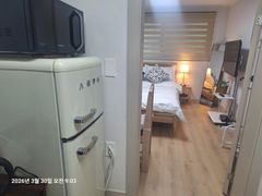 Stay here 8th image