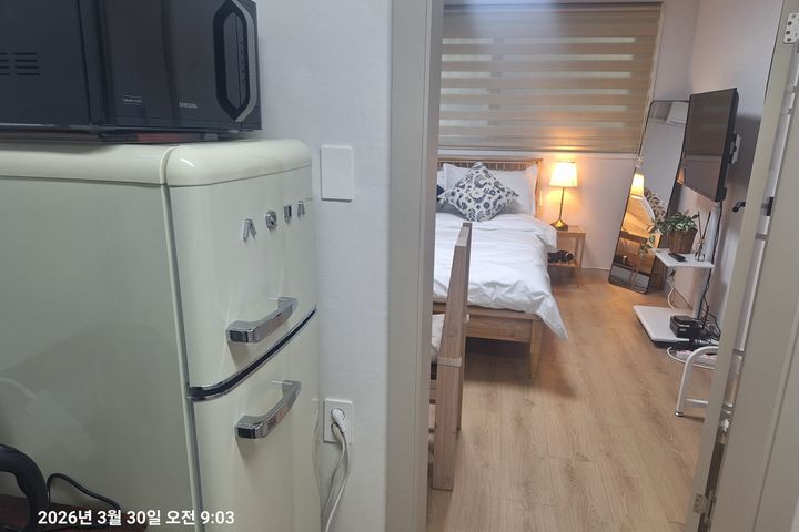 Stay here 8th image