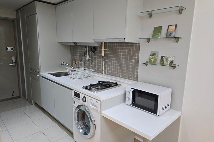 Gangnam Yeoksam 3-min walk, fully furnished ? 8th image