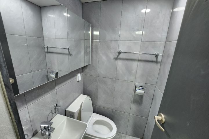 Clean, modern white studio apartment 7th image