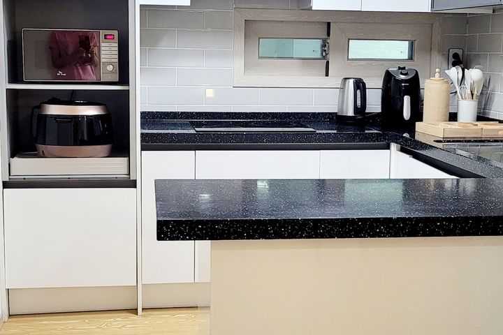 3-bedroom apartment, 10 minutes from the airp 9th image