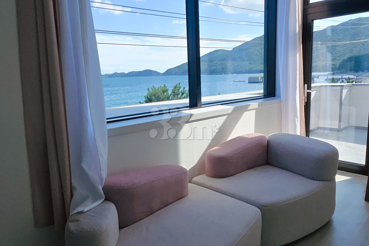 Geoje: 5 Seconds to the Pebble Beach (Front-R 1th image