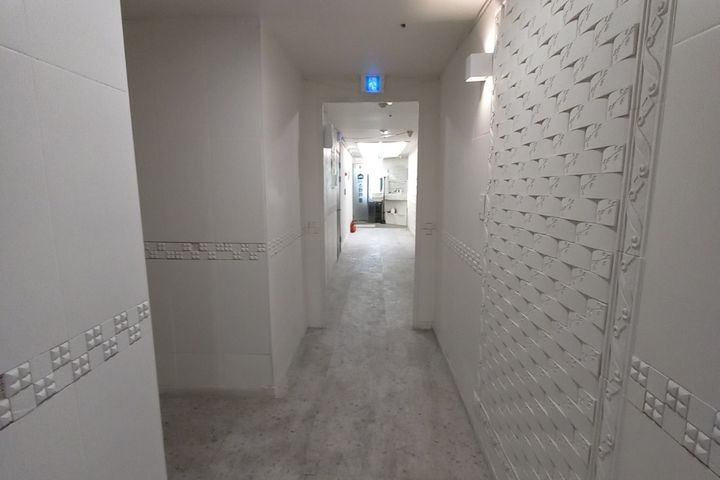 Sillim White-Toned Aesthetic Room 11th image