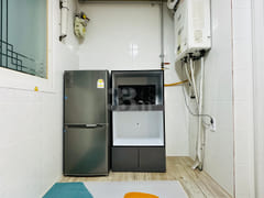 Women-only, fully furnished apartment near th 6th image