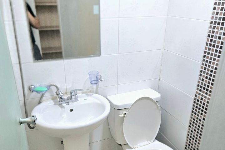 Men's Room, Room 205 4th image