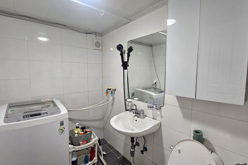 논현역4번출구 앞 15번째 이미지