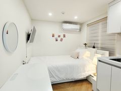 Room 202 2th image