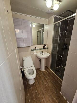 Cozy and comfortable accommodation. 8th image