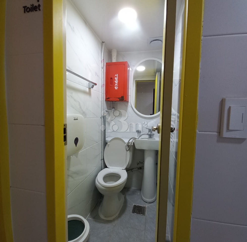Room with a clean window near Sadang Station 5th image