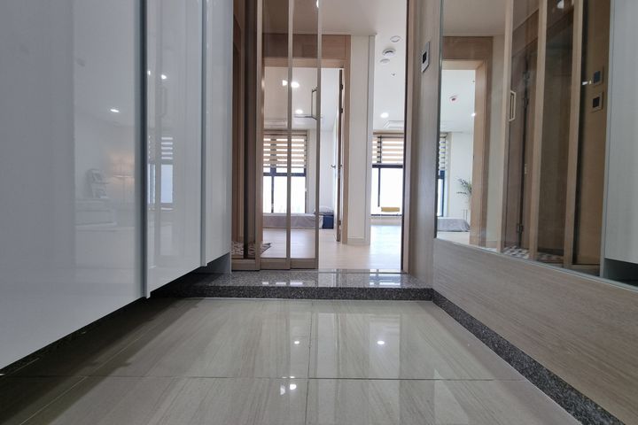 Newly built, fully furnished unit with a view 12th image