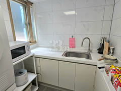 Room 403 8th image