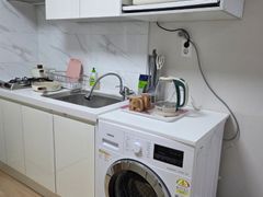 Remodeled studio apartment, 7 minutes from th 7th image
