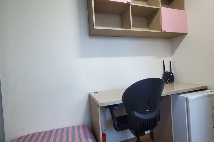 Fully furnished, women-only accommodation nea 5th image