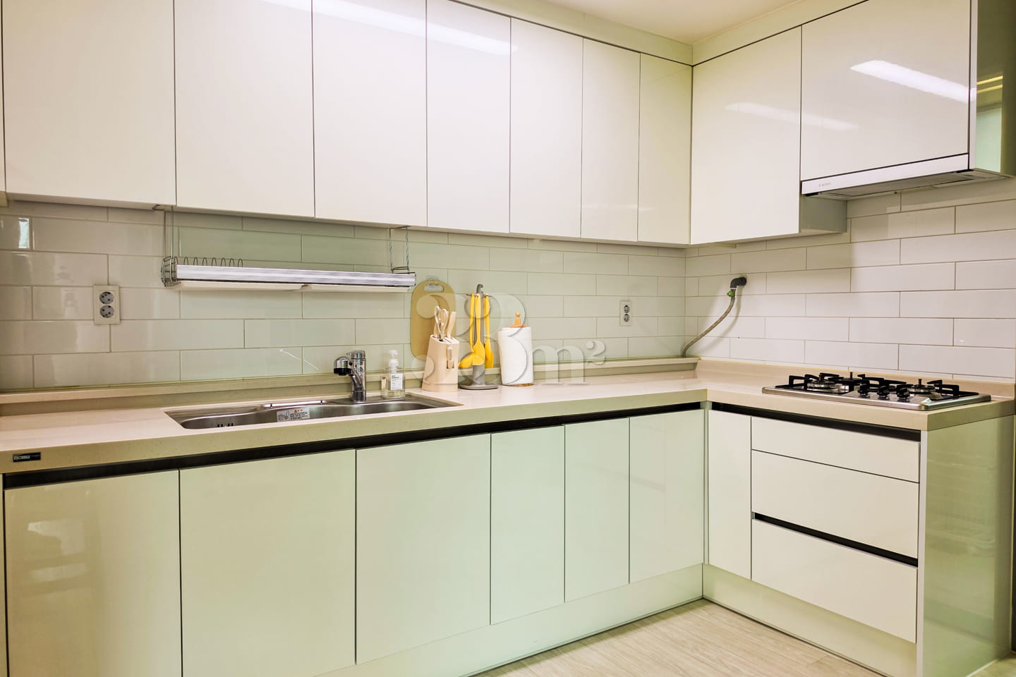 3-Room Unit in Sinlicheon Cafe Street 5th image
