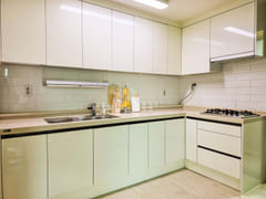 3-Room Unit in Sinlicheon Cafe Street 5th image
