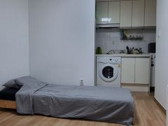 Room 103 7th image