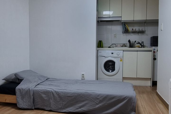 Room 103 7th image